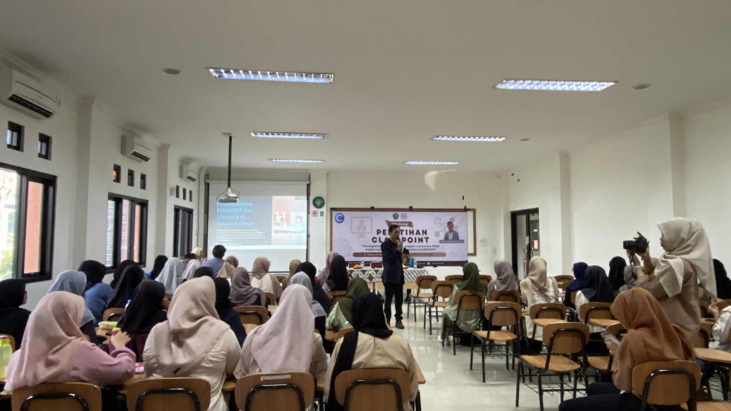 Prodi Pendidikan Guru Sekolah Dasar (PGSD) Gelar Workshop Pelatihan Classpoint App