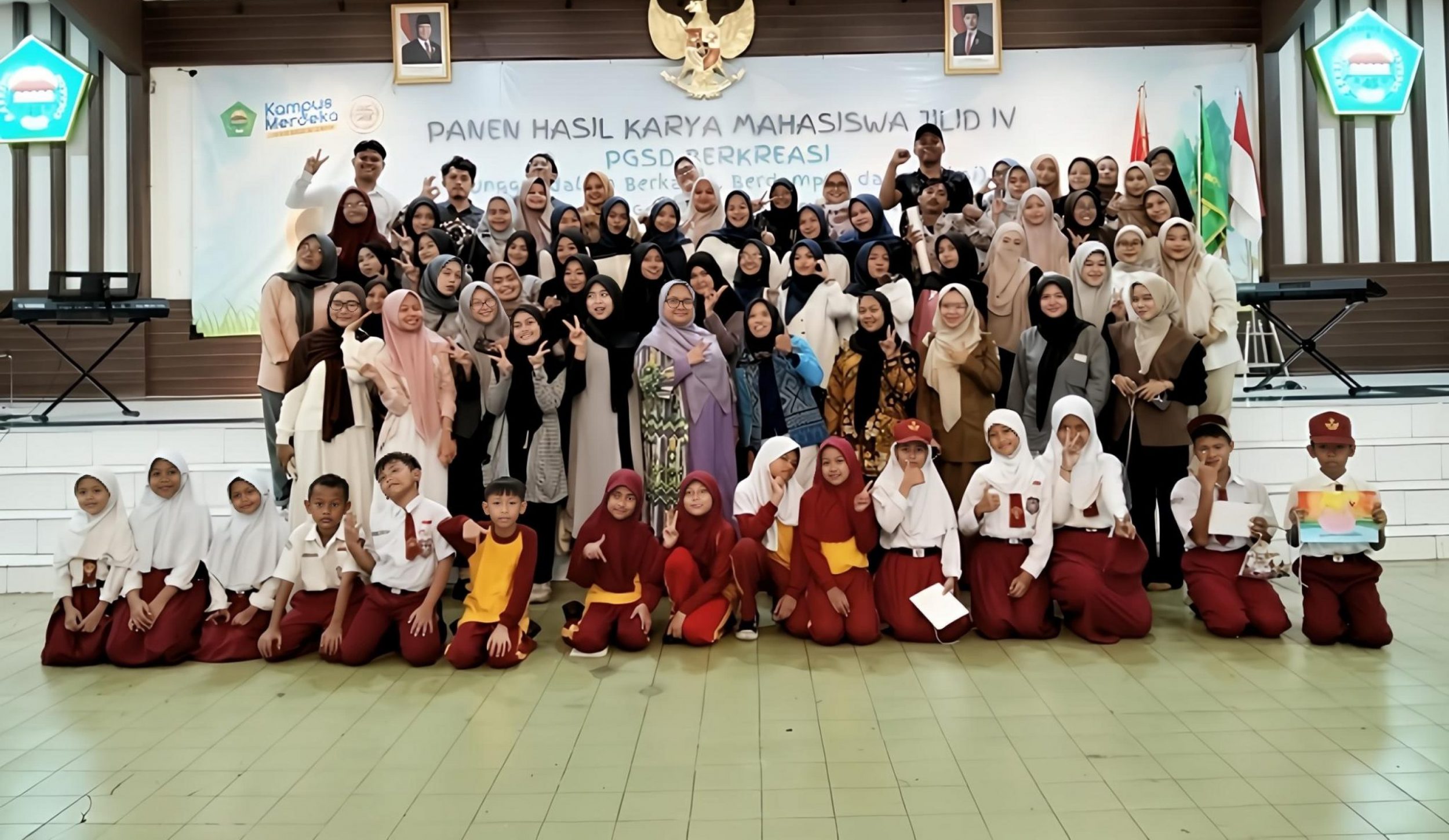 KESERUAN KULIAH DI PGSD FKIP UNIVERSITAS ISLAM 45 : “ BERBAGAI MEDIA PEMBELAJARAN  KARYA MAHASISWA PGSD DITAMPILAKAN DALAM ACARA PANEN HASIL KARYA MAHASISWA JILID IV TAHUN 2025 “